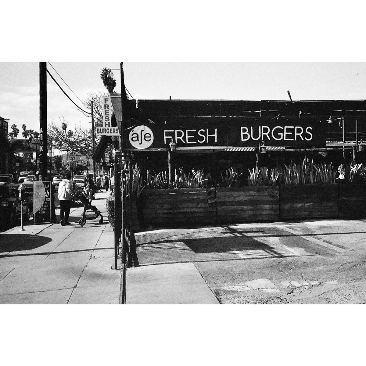 .
f r e s h
b u r g e r (s)
.
.
.
.
🍔 
#400tx
#2018
—-
 #35mm #35mmfilm #ishootfilm #shootfilm #filmisnotdead #filmforever #fortheloveoffilm #deathb4digital #thefilmdiaries #thefilmgang #filmphoto #filmcommunity #filmwave #believeinfilm #grainisgood #bestfilmphoto