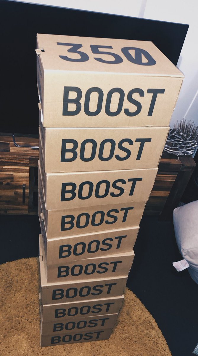 maazzairaf's tweet photo. Yep.. this is what you call addiction
@kanyewest some may say yeezy are dying but not to me, cause they're super comfy.. cant wait for the statics and V3 https://t.co/8KJhBqUUTO