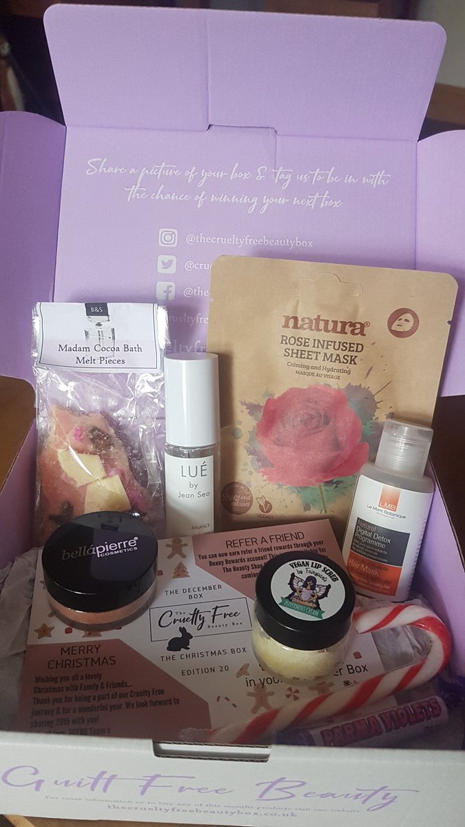 hands up if you got this month's @crueltyfreebbox! what did you think?? 😊 #thecrueltyfreebeautybox #crueltyfree #vegan #subscriptionbox