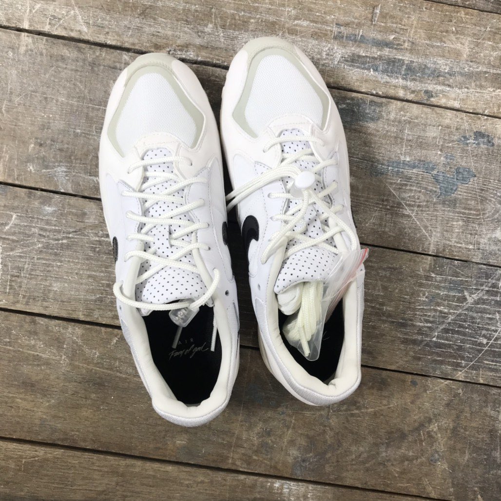 Shoe Life Fear Of God Skylon Iiです Atmos Nycで発売する とても渋いスニーカー をピックすると関心をする 私は履かない デザインをする人が年を取ると白と黒ばかりのカラーリングになる 売り易い 気持ちが若くないとこの商売はできないし 年をとっ