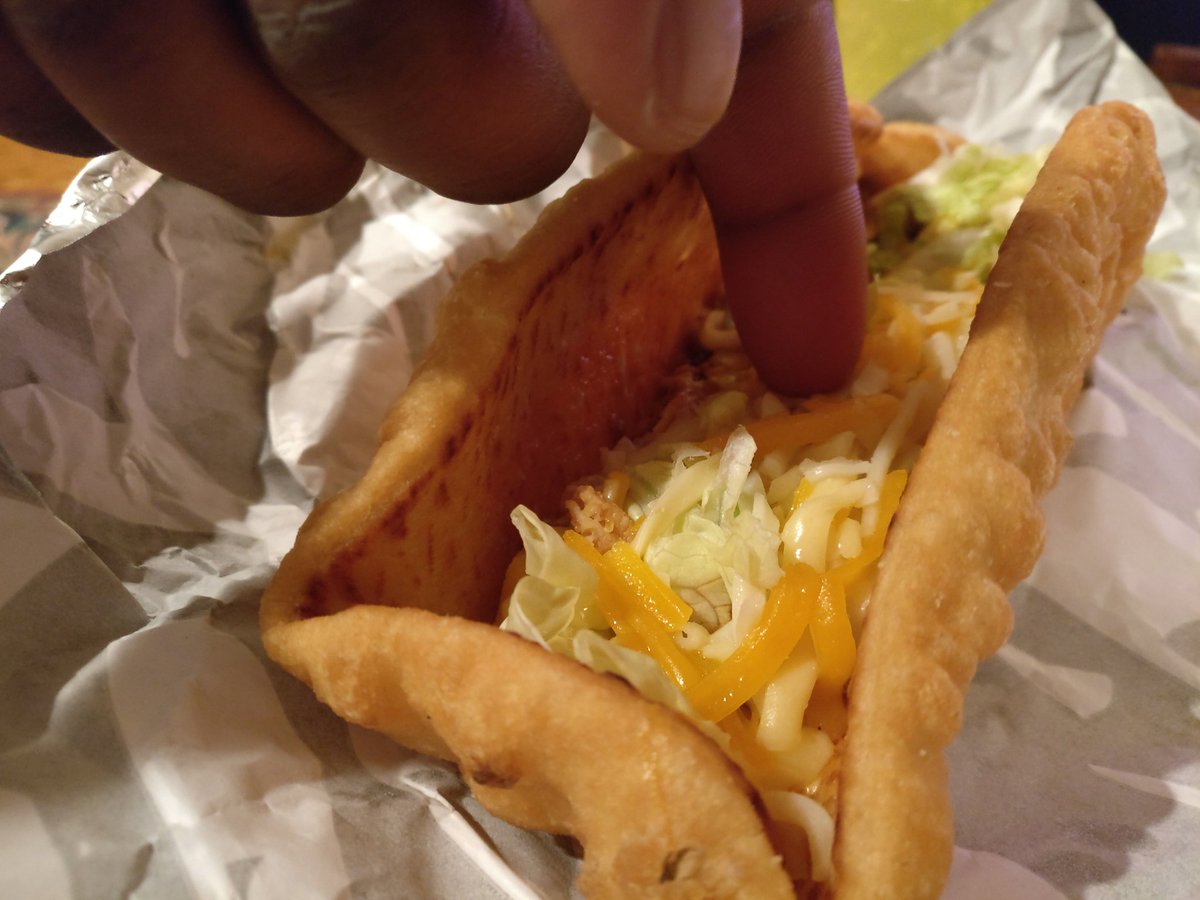 david_the_kid's tweet photo. Well, I'm #dissatisfied with @tacobell...again. First picture is from November 4th. Second one (with my finger) is from last night. Neither is a double chalupa. #letdown https://t.co/yL7rjf3MLV
