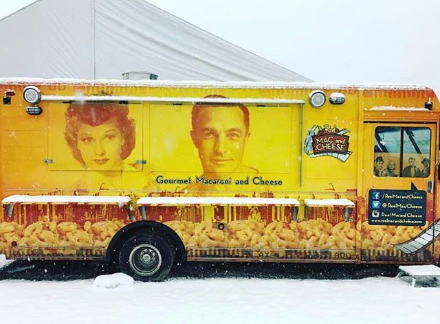 Flashback to a few years ago in the snow. Do you think we’ll get any this year? Who prefers a nice snowy winter season? ☃️❄️💙 ift.tt/2CkepSh