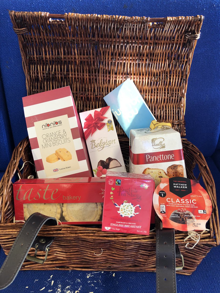 ToftsHannah's tweet photo. Thank you @TesResources for my lovely Christmas hamper for being one of 50 runners up 😍 #happymonday #TesmasBus #StAndrewsEnfield https://t.co/HvhiiXON7N