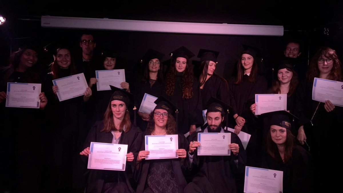 m2com_upem's tweet photo. Félicitations aux M2 de la promo 2017-2018 ! 🎓🎓
On souhaite aux jeunes diplômés une belle réussite pour la suite 🎉 🎊 https://t.co/Le31uofd6O