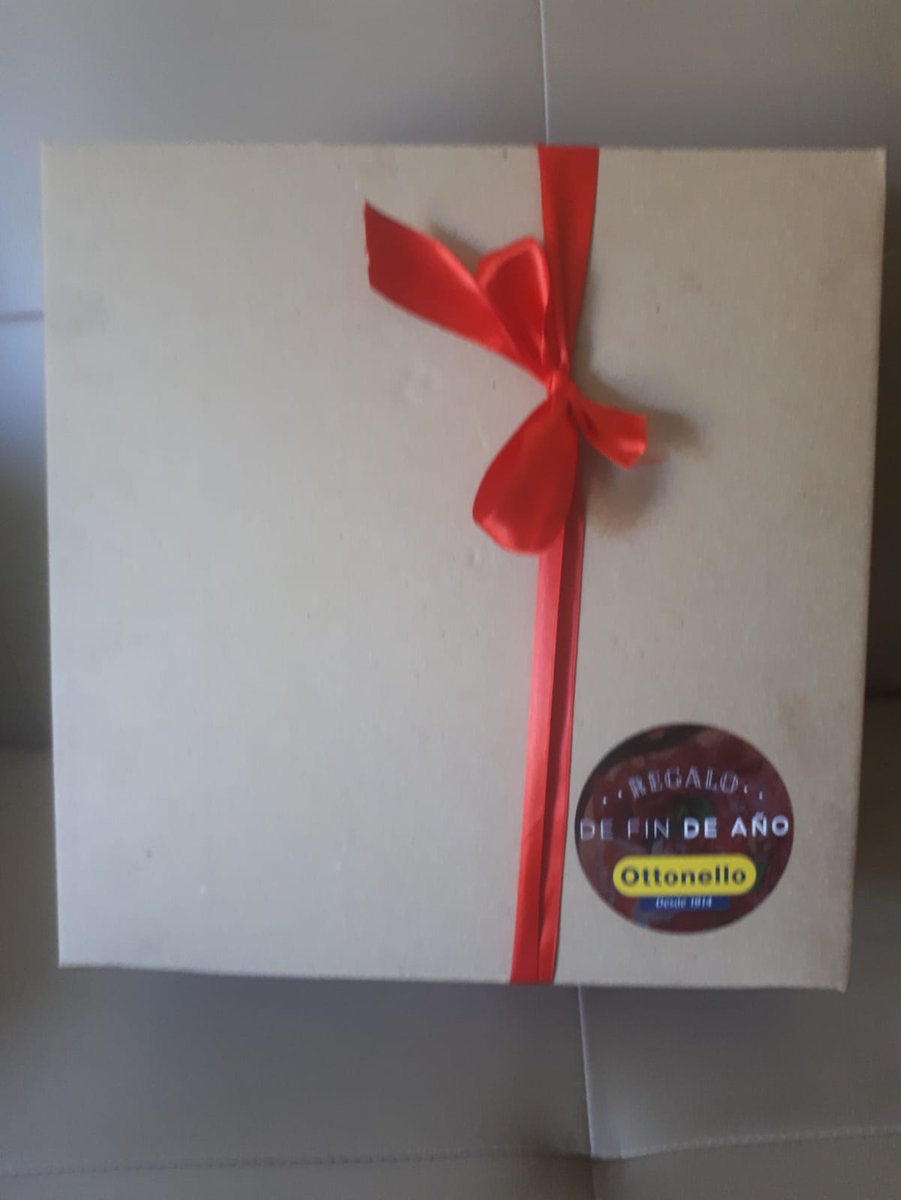 ¡Muchas gracias a <a href="/OttonelloUy/">Ottonello</a> por el detalle y por estar siempre! Salú 🥂#MasterChefUy