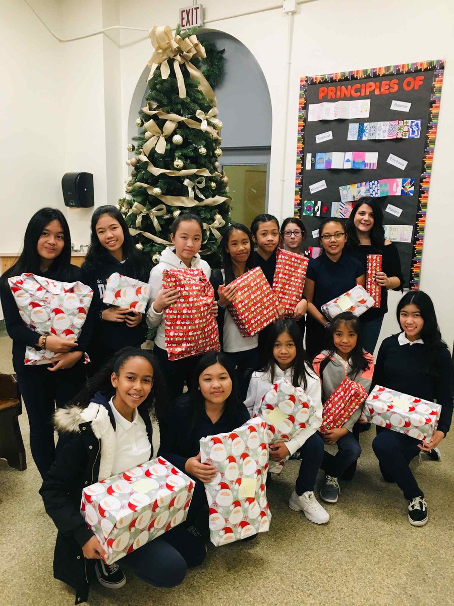 StAndrewStormP's tweet photo. Thank you @TPSOperations @TPS13Div @officer8594 @OfficerRui and all the fantastic community partners at 13 Division STA is very blessed Sincere thanks for all the toys donated by 13 Division so many of our students will have a great Christmas! @STA_TCDSB #TPSRocks https://t.co/ZI03rUTxnN