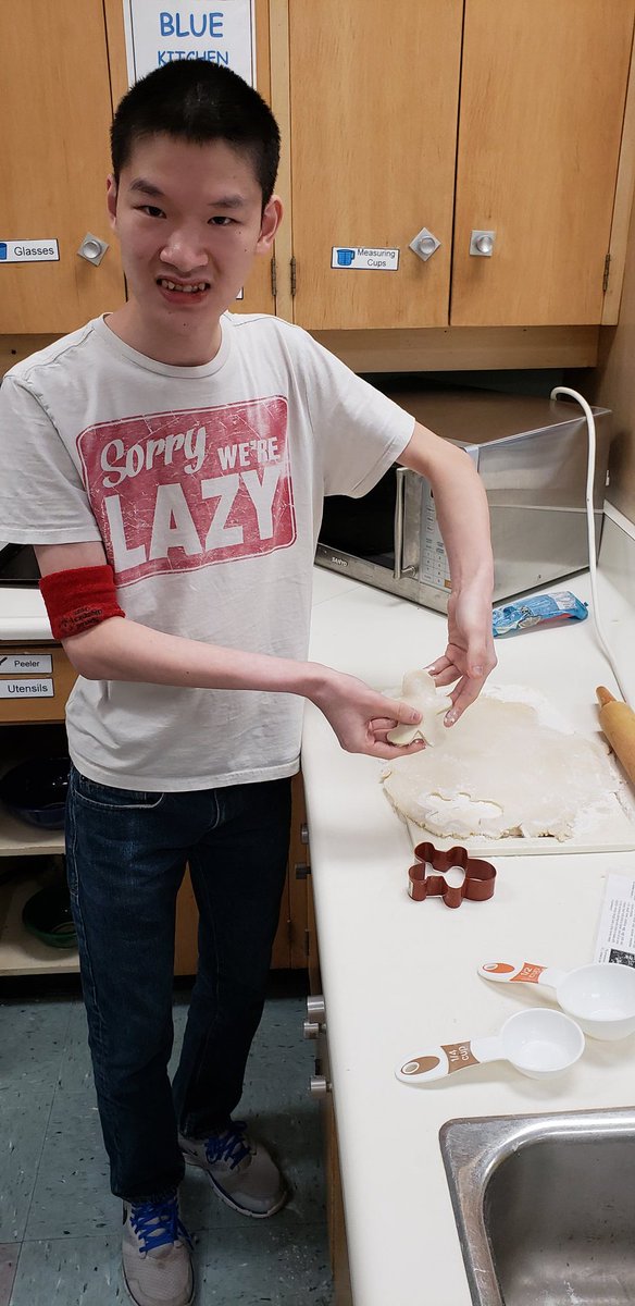 RiversideSTEPS's tweet photo. Making Christmas Cookies in 3rd period! https://t.co/xn8GbdN36g