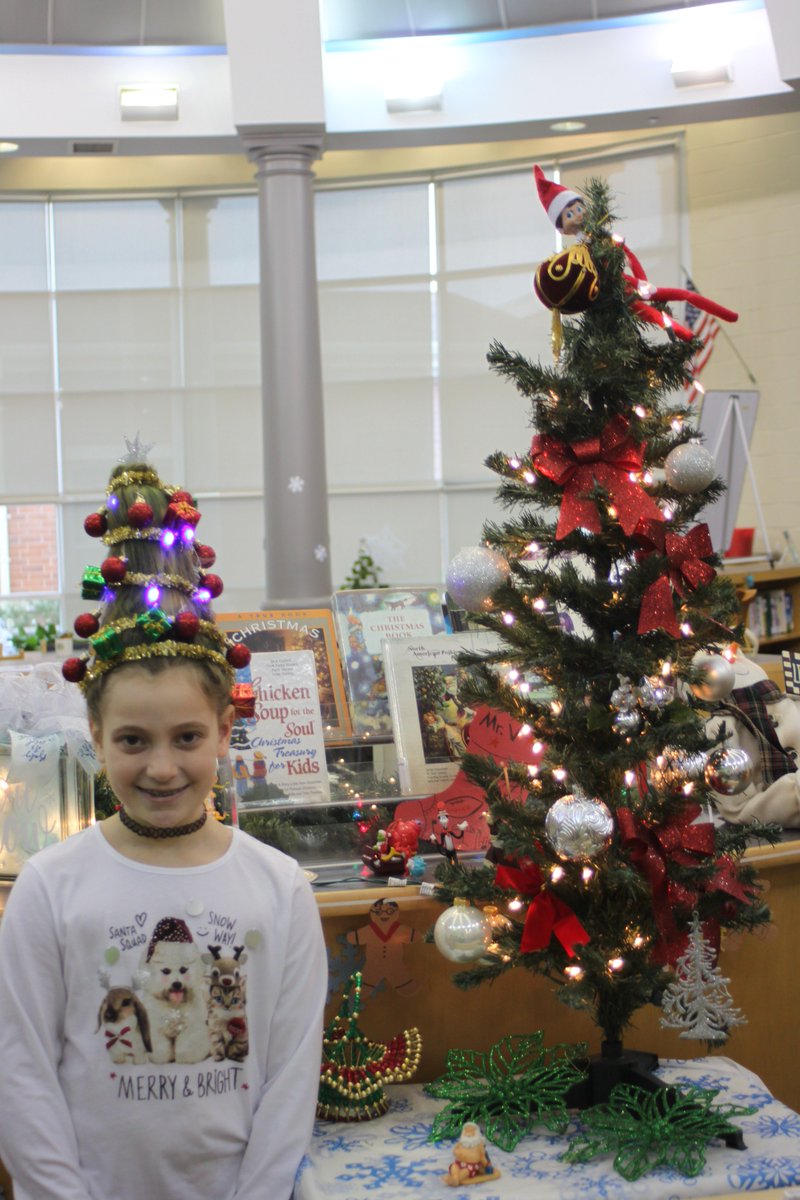 BravesWMS's tweet photo. Do we have a Cindy Lou Who in 6th grade? #WMS6thGrade https://t.co/e70B4fIsdl