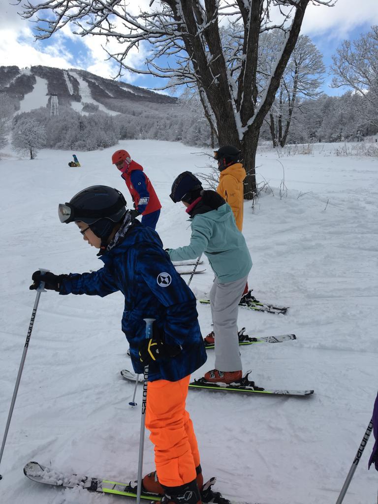 HarrowHKExpeds's tweet photo. Another awesome day on the slopes. Clear runs, blue skies, &amp; fantastic progress being made by everyone! More fun being had with the other Harrow schools too. #Appi2018 #ItsAFamikyAffair @Harrow_HK @HeadHarrowHK https://t.co/mDYrLCW2uM