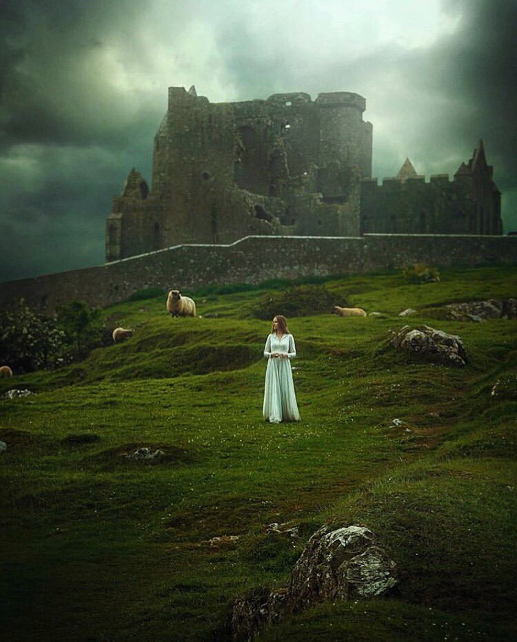 What a beautiful capture😍 Let me ask you a question; What do you most like about this photo? Rock Of Cashel💚🇮🇪☘️ #rockofcashel #ireland #sheep #green #white #dress #girl #castle .
.
📸by IG:followmeaway  👏📸🏆 #irish_daily #photooftheday