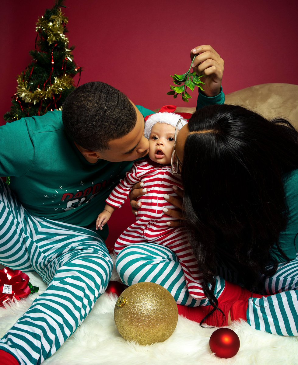 __teemariee's tweet photo. It’s beginning to feel a lot like Christmas ❤️👨‍👩‍👧🎄 https://t.co/yMbzvnmnMD
