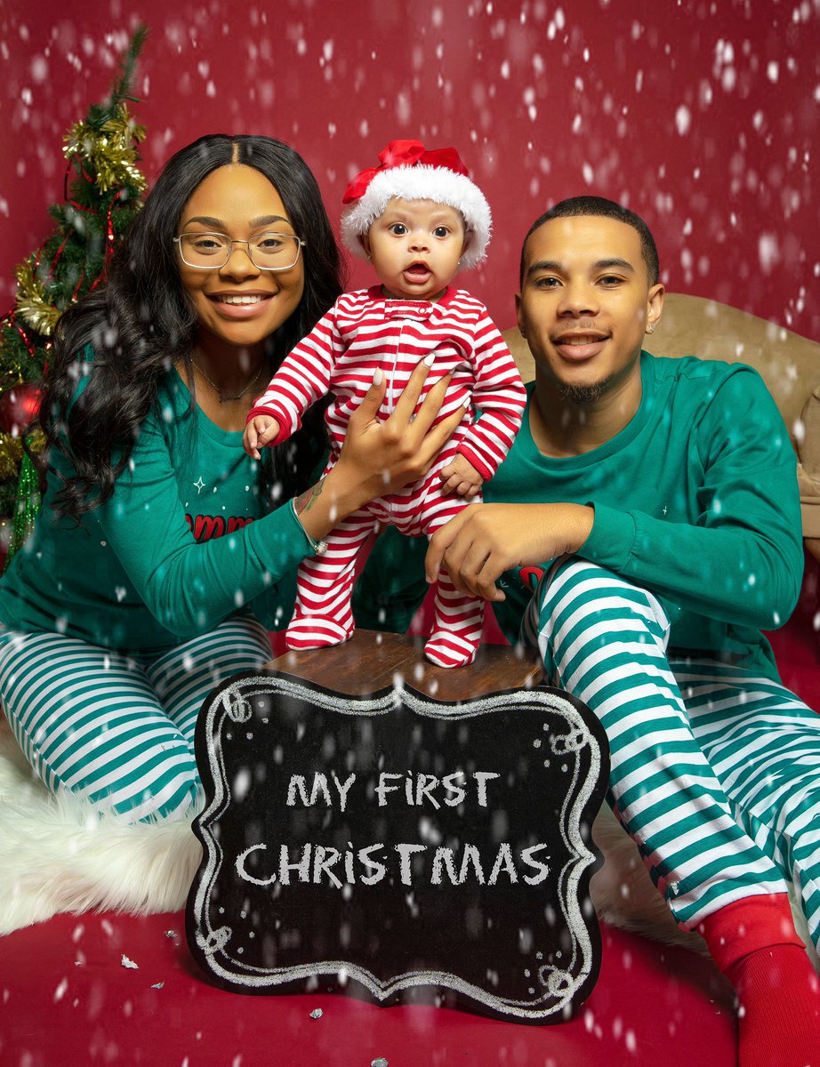 __teemariee's tweet photo. It’s beginning to feel a lot like Christmas ❤️👨‍👩‍👧🎄 https://t.co/yMbzvnmnMD