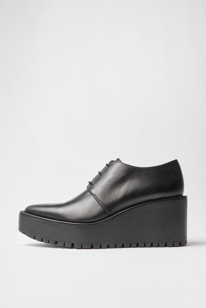 reschiashoes's tweet photo. Gear up for the busiest time of the year. Founder &amp; Creative Director Andrea Reschia shares her personal favorites for this holiday season. Embrace the festive spirit &amp; dress from the feet up with these designer picks: the Rugged Boot in Verniz Black and the Durango Shoe. https://t.co/H32CtdM5gq