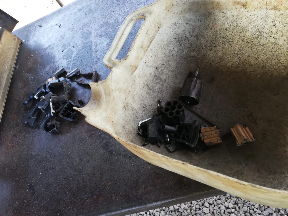 R_C_Brenes's tweet photo. #Cartago el día de hoy se llevó acabo la destrucción de las armas de fuego decomisadas en el distrito de Llanos de Santa Lucía. Continuamos luchando por un distrito más seguro. https://t.co/fZtSYwGcUs