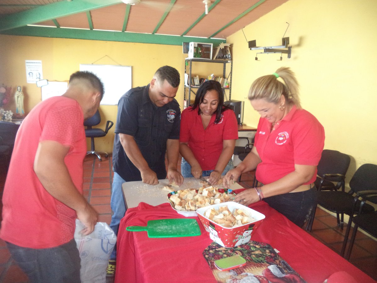 crsbarquisimeto's tweet photo. Preparativos para el parrandón navideño para los egresados en el @crsbarquisimeto @irisvarela @mspenitenciario @65Leudi @POSPENITENCIARI @DSCRCO @pili2021 @mirelct @ler1972 @DHumanosMPPSP https://t.co/XMx04UcgUq