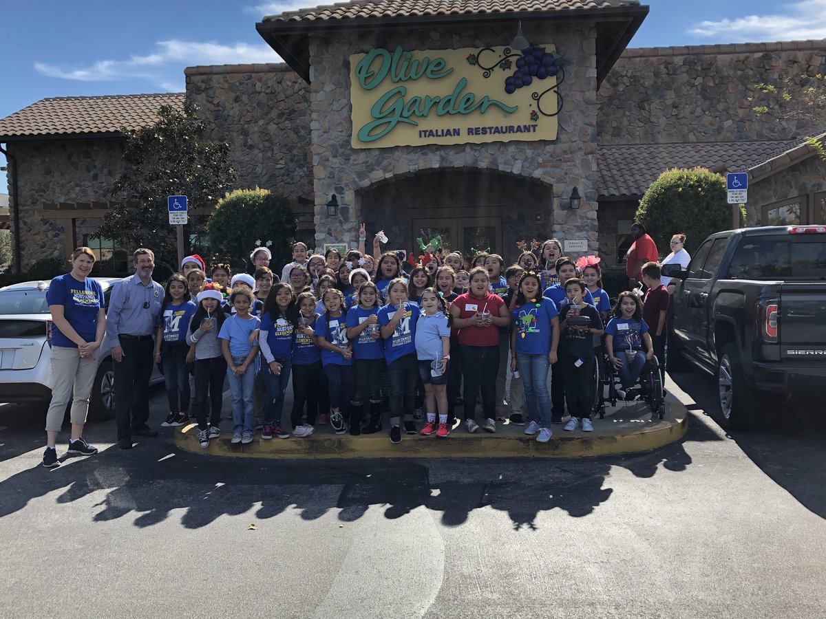 FESTrebleMakers's tweet photo. What a superb day full of Holiday Cheer! 55 students and 10 adults sang Christmas carols at IRMC, cancer and wellness centers. Then after we were treated to Olive Garden lunch donated by manager Jeremy 😍 #fes_mustangs TY Ms. Cundiff for helping today! #feskteacher https://t.co/65JRVT0iAT