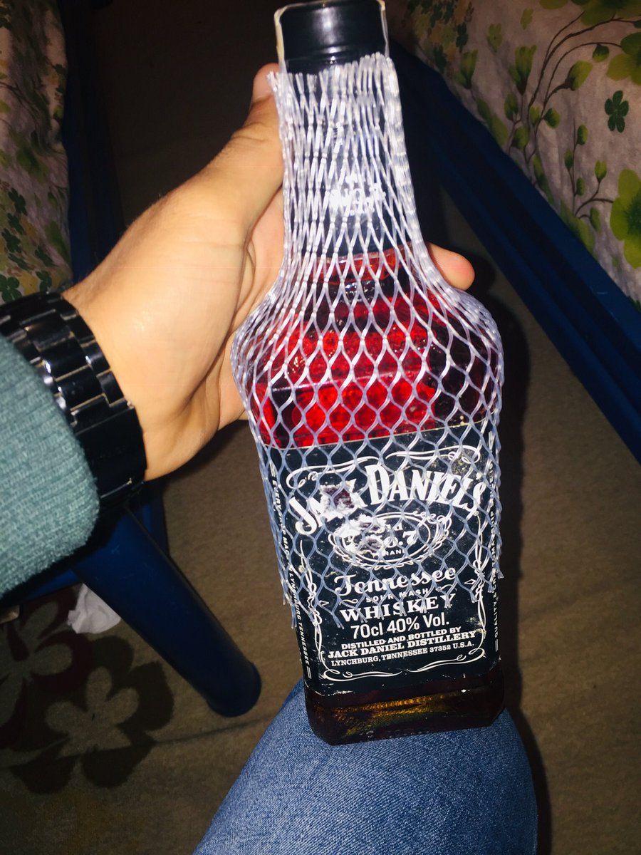 akrbey57960921's tweet photo. Uygun fiyata her ��eşit alkol bulunur 👍
#jackdaniels #chevas #yenirakı #istanblue https://t.co/QfHeAlCQzd
