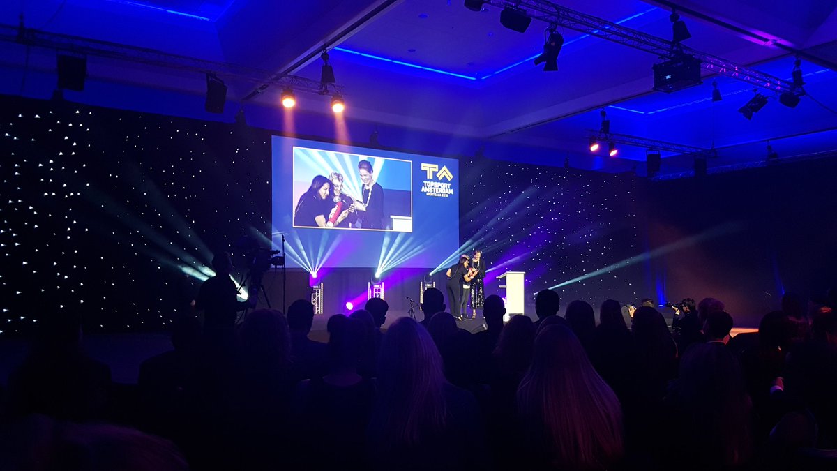 Dit jaar verbrak ze nog het WR hoogspringen voor dames (75+) en al tientallen jaren ondersteunt ze de atletiek in de stad. Daarom ontvangt Rietje Dijkman de Andreaspenning! #sportgala020