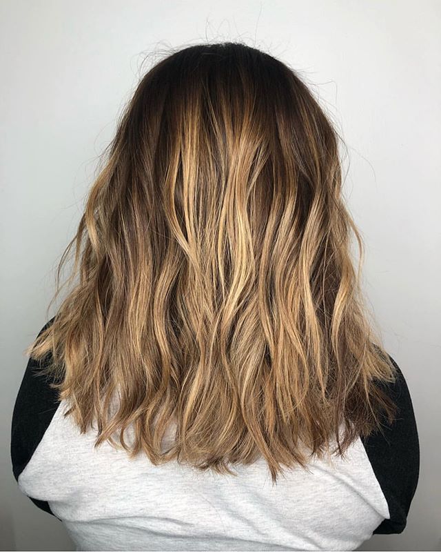 TruMatch_Hair's tweet photo. Lately we’ve been loving short cuts + Trumatch Tape-ins❣️ There’s something about adding extensions for fullness that just brings life back to the hair💖😍
Hair by @dallasbeauty_jamie #tapeinextensions #hairextensions #trumatchhair #trumatchhairextensions https://t.co/VbPa44LCvU