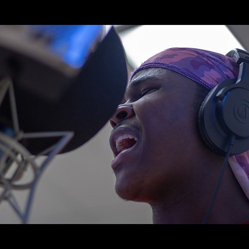 BeyondLimitsMG's tweet image. It’s been a joy to provide the kind of program where CPS students are allowed to put their souls into something that they gives them the ability to believe in themselves. 

#StudioRecordingProgram #CPSTeens #SocialWorks #Teamwork #BeyondLimitsMediaGroup #PushBeyondYourLimit