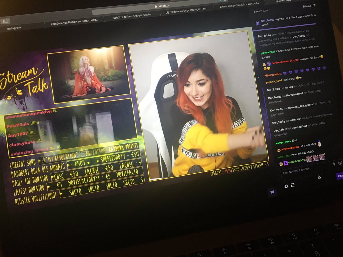 cos_samo's tweet photo. @AnniTheDuck wie du heute einfach überhäuft wurdest mit subs omg😱😂 https://t.co/1FOR4JPdjo