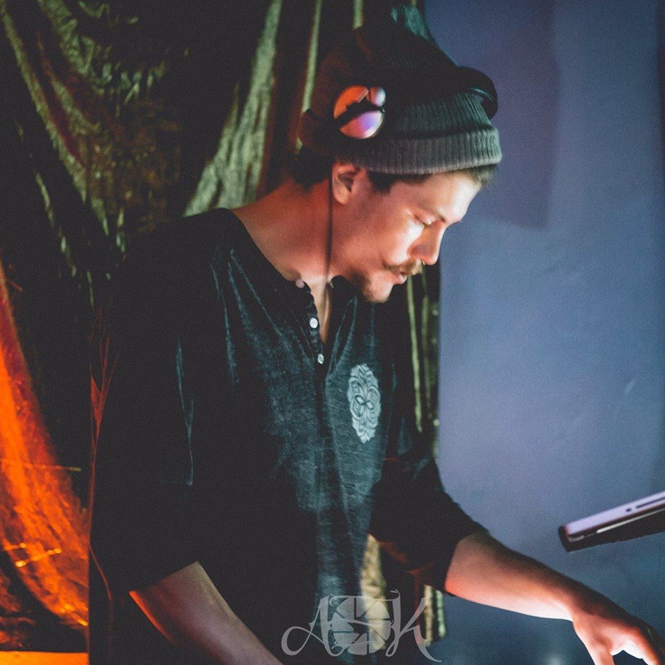 KQpresents tweet media