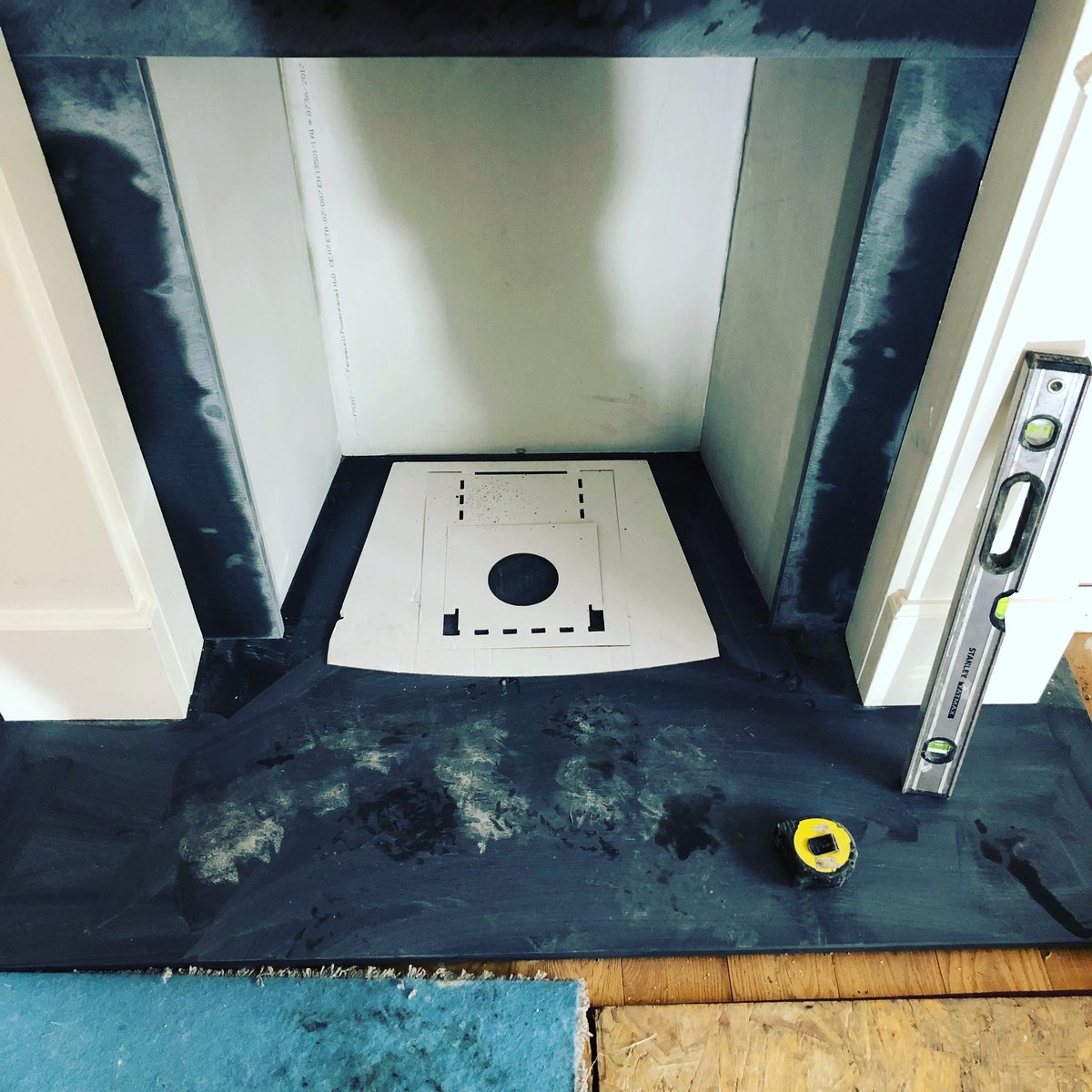 hotstovesni's tweet photo. Contura i5L installed into narrow fireplace opening https://t.co/iq6BZDLY27