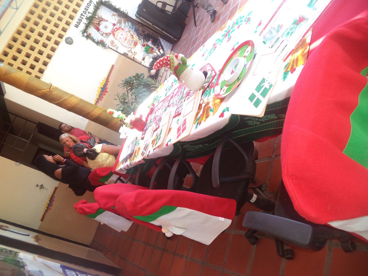 crsbarquisimeto's tweet photo. Preparativos para el parrandón navideños del @crsbarquisimeto  y la @UTSOLara  @irisvarela @mspenitenciario @65Leudi @POSPENITENCIARI @DSCRCO @pili2021 @mirelct @ler1972 @DHumanosMPPSP https://t.co/WPMVIZDkzM