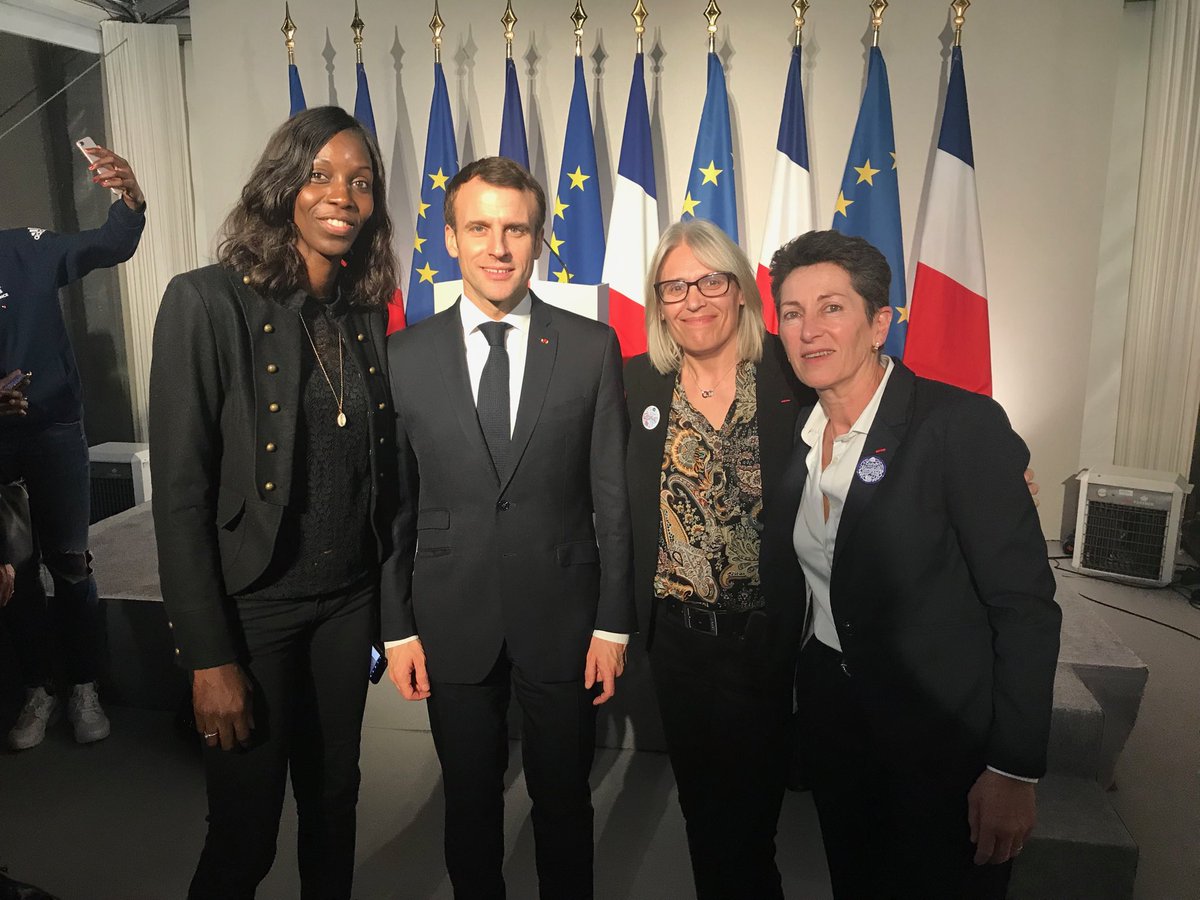 SPLagarrigue's tweet image. Lors de la réception à l’Elysée en l’honneur de notre équipe de France Championne d’Europe, les élues de la ⁦@ffhandball⁩ préparent l’avenir de notre handball ⁦@Nodji_Myaro⁩ ⁦@bbarbusse⁩ ⁦@Elysee⁩
