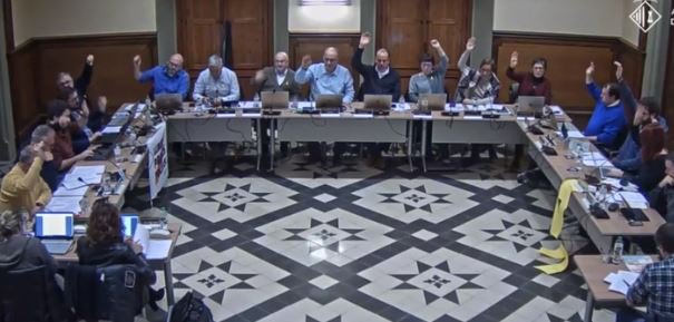 ERCTorello's tweet photo. Ok a moció de la plataforma @anemamil que presenta la CUP per un Sou Mínim Interprofessional de 1000€, amb mesures que complementen el fet que ja es va aprovar la demanda d'un SMI de 1000€ al Ple #ajtorello a inicis d'aquest mandat en una moció @UGTOsona presentada per ERC-JpT https://t.co/PnKTn8FLao