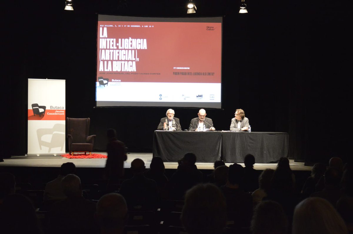 FJCasademont's tweet photo. 🔴 Finalitza la darrera sessió de debat d'aquesta #butaca2018. Ha estat una gran oportunitat per entendre millor la intel.ligència i aprendre més de la intel.ligència artificial. Gràcies a Ulises Cortés, a Joan Manuel del Pozo i a @fonalleras  per fer-ho possible. #Gi4IA https://t.co/0m0Woz9dgv