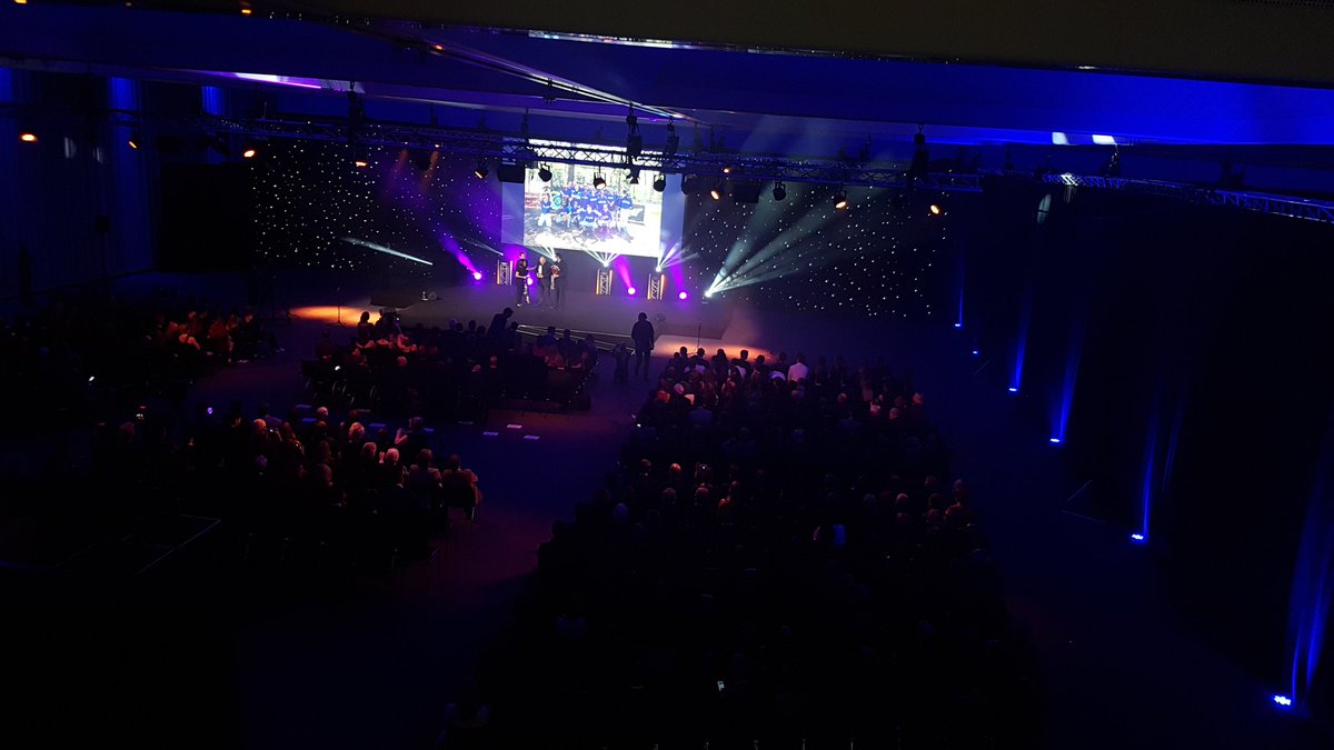 Over naar de eerste award van de avond. De Amsterdamse Pluim, de prijs voor organisaties die zich inzetten voor de Amsterdamse sporters met een beperking, gaat dit jaar naar de North Stars! #sportgala020