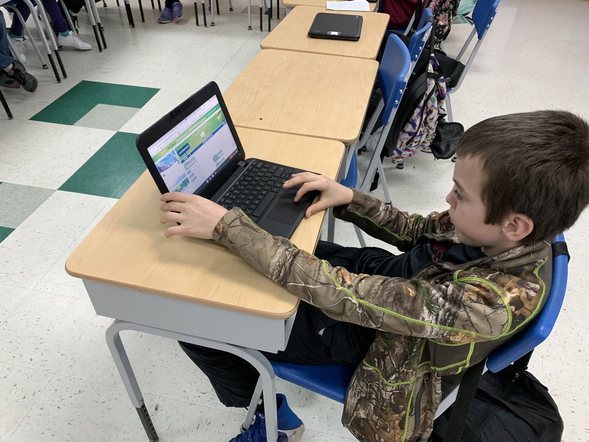 MerklinSuzanne's tweet photo. Hour of Code with the Grinch. Mrs. Merklin’s class was working on learning to code this morning #kingstonK14pride #keeplearning https://t.co/r7Cy2wOVL2