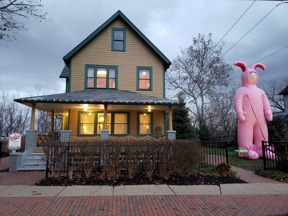 cywilloughby's tweet photo. The movie "A Christmas Story" is a holiday favorite. This home turned museum, was used in the exterior scenes of Ralphie Parker's house in the 1983 film and is located here in #Cleveland.
IG 📸: @achristmasstoryhouse
#courtyardwilloughby #achristmasstory #downtowncleveland https://t.co/YacJ2HtupR