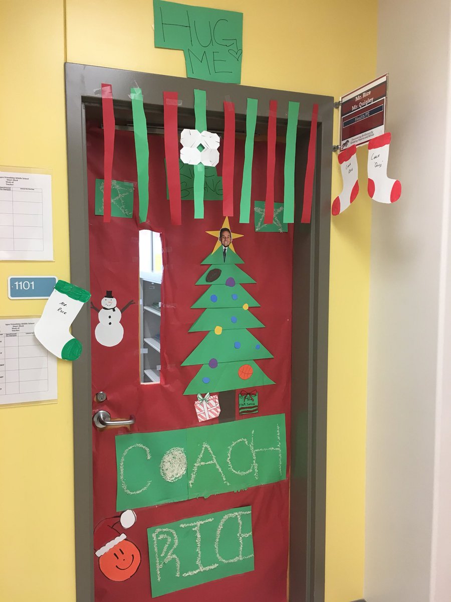 CoachFrice's tweet photo. This happened today! 🤶🏻🎅🏼☃️⛄️❄️
#TisTheSeason #MyClasses https://t.co/FrNhqjtNis