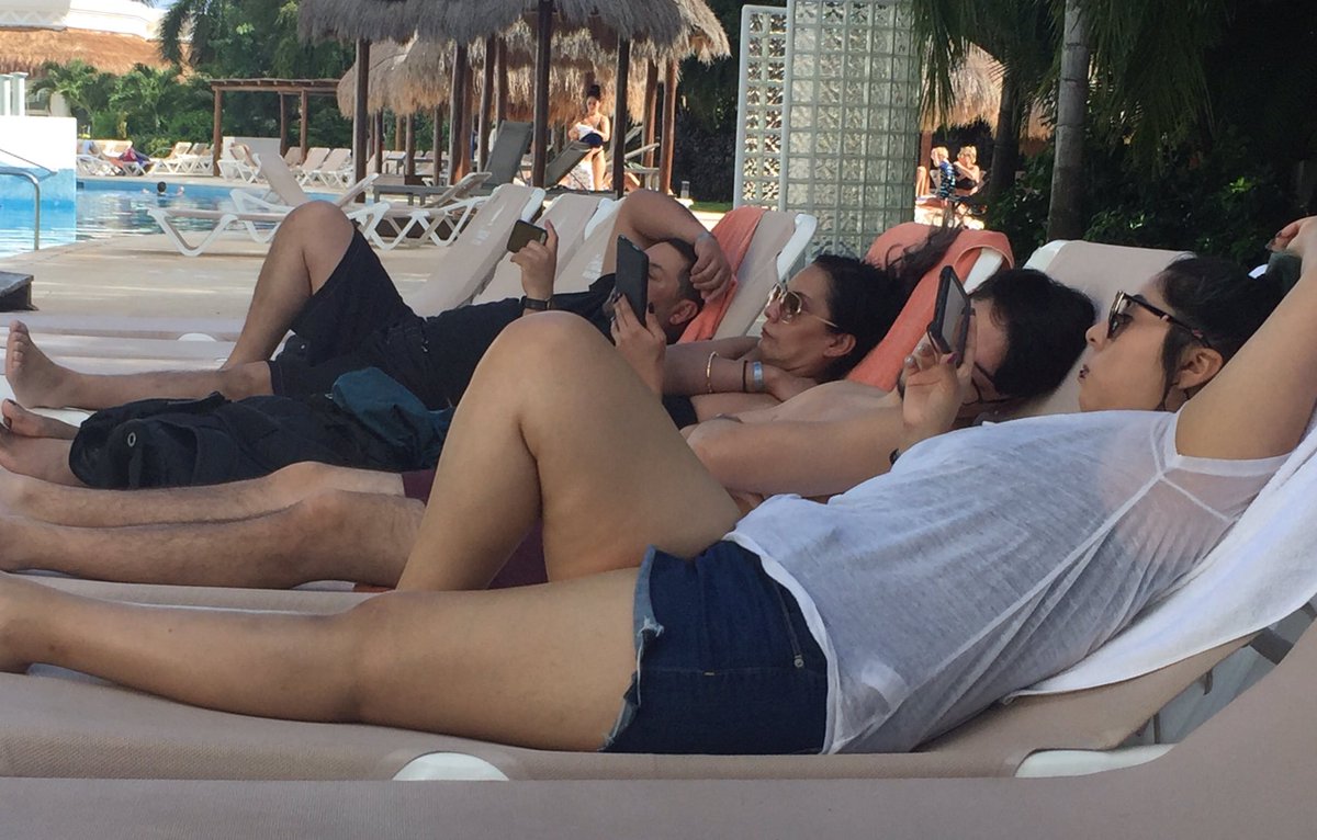 AnnaJCabrera's tweet photo. Hay quienes dicen estar de vacaciones, sin saber que siguen siendo y estando de esclavos... incluso aún más... https://t.co/FDQ8NpraOV