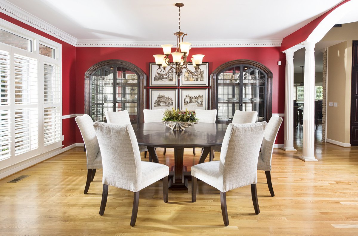decdenjmanley's tweet photo. Dark woods and light upholstery contrast with the rich red walls in this transitional dining room.

#DecoratingDen #TheDen #InteriorDesign #HomeDecor #LIVVHomeCollection #DiningRoomDesign https://t.co/4gm83HSP9P