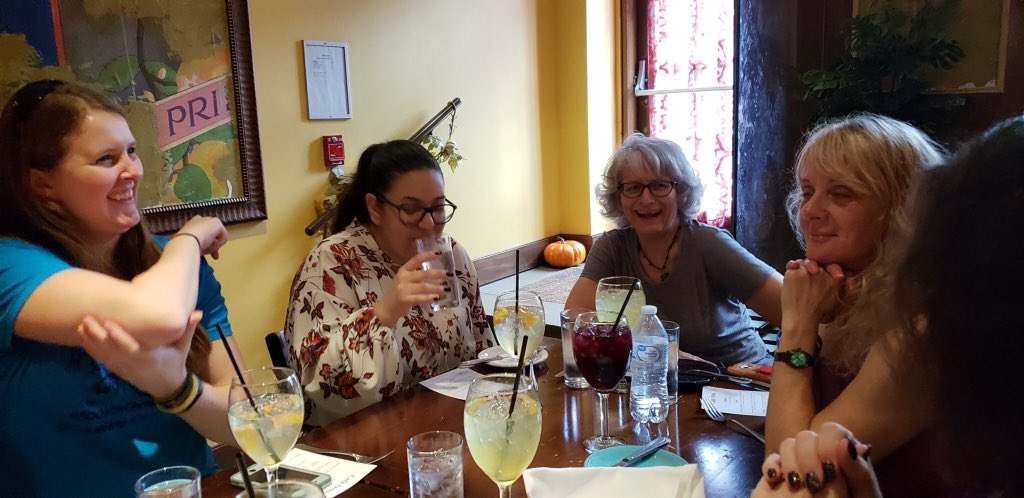 littlejudyblue's tweet photo. Changed my Twitter banner to this fave #peaker picπ of a #meetup brunch (followed by a walk in Central Park) Everyone looks so genuinely happy, content & comfortable, not just in each other's company, but with themselves #MPCeffectππͺπ»ππ» thanks to @MyPeakChallenge @SamHeughan π https://t.co/h3hLfEB0ZT