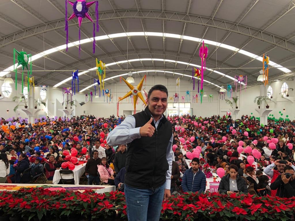 MarlonM202's tweet photo. Les comparto que esta mañana acompañé al Secretario de Desarrollo Agropecuario, Maestro @DarioZacariasC, quien a nombre del Gobernador del Estado de México, Licenciado @alfredodelmazo, encabezó el Festejo Navideño correspondiente a la Región II #Atlacomulco. https://t.co/Sdlb6vkngx