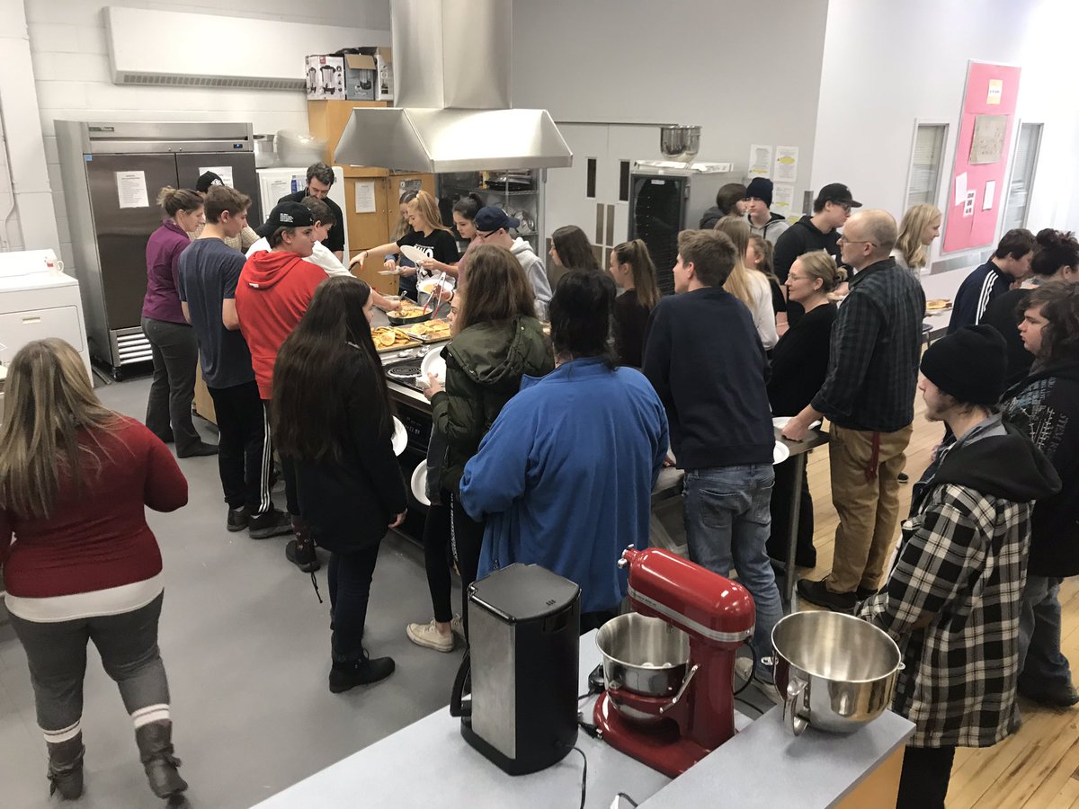 HHSS_RedHawks's tweet photo. Our annual surprise student breakfast happened this morning! Big shoutout to the staff who organized and those who contributed to donating, cooking, and serving of all the delicious foods! It was also great to see the participation in today’s PJ Spirit Day! 🎄 🍳 🥓 🥞 🤤 https://t.co/MprA9ZHl71