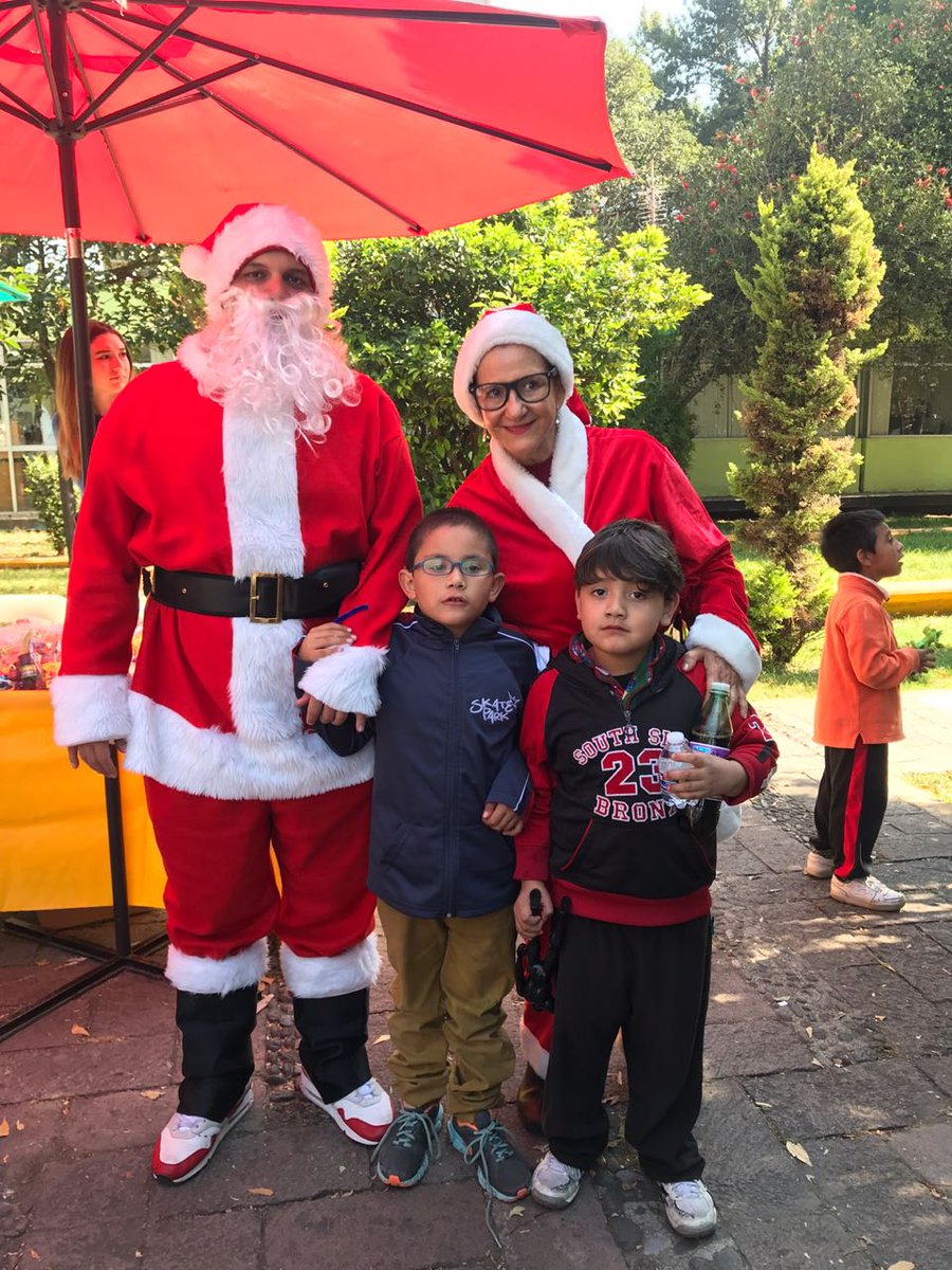 VOLUNTARIA2_SS's tweet photo. Se llevan a cabo los festejos navideños del Voluntariado del Hospital Psiquiátrico Infantil Juan N. Navarro, con el objetivo de convivir con los niños y regalarles un momento de alegría, este evento fue realizado gracias al apoyo y la suma de esfuerzos de los #voluntarios. https://t.co/NI0cRz0ut3