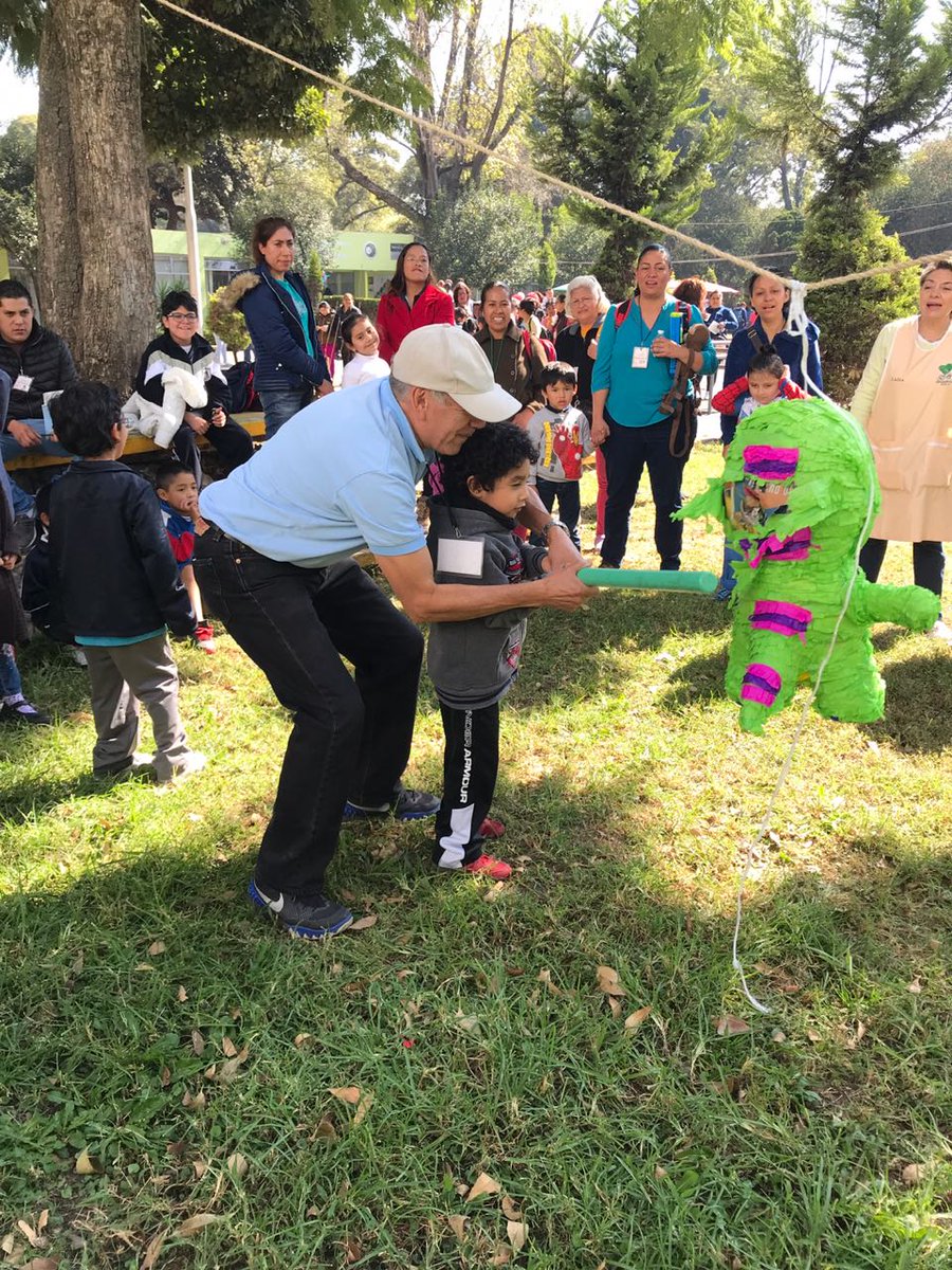 VOLUNTARIA2_SS's tweet photo. Se llevan a cabo los festejos navideños del Voluntariado del Hospital Psiquiátrico Infantil Juan N. Navarro, con el objetivo de convivir con los niños y regalarles un momento de alegría, este evento fue realizado gracias al apoyo y la suma de esfuerzos de los #voluntarios. https://t.co/NI0cRz0ut3