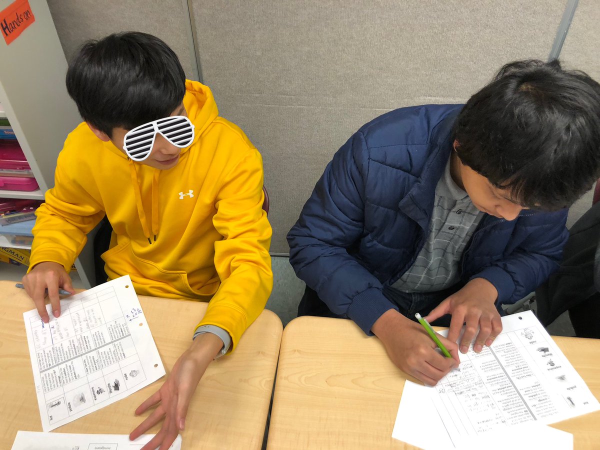 MrsLightner_IAS's tweet photo. Collaborative comparison charts of New York and Washington, DC. Students used their comparative and superlative frames and research data to help each other respond in writing. These are the BEST days with EL’s 🌎📚 https://t.co/cavt5R6Vl3