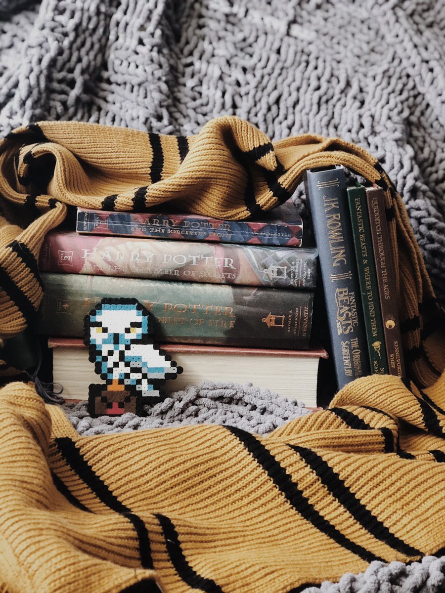 SophWhiteside's tweet photo. This series always gets me in the holiday spirit! Only a week until Christmas Eve 🎄 what stories make you feel festive? #amreading https://t.co/1Fg43PsKmU