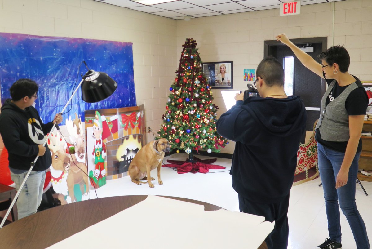 Computer Graphic Arts students at ICC got real life experience recently as they took holiday-themed photos of pets. Lighting and working with live animals were part of the challenge. Students also practiced their re-touching skills later using Photoshop. #PhotographyCareers