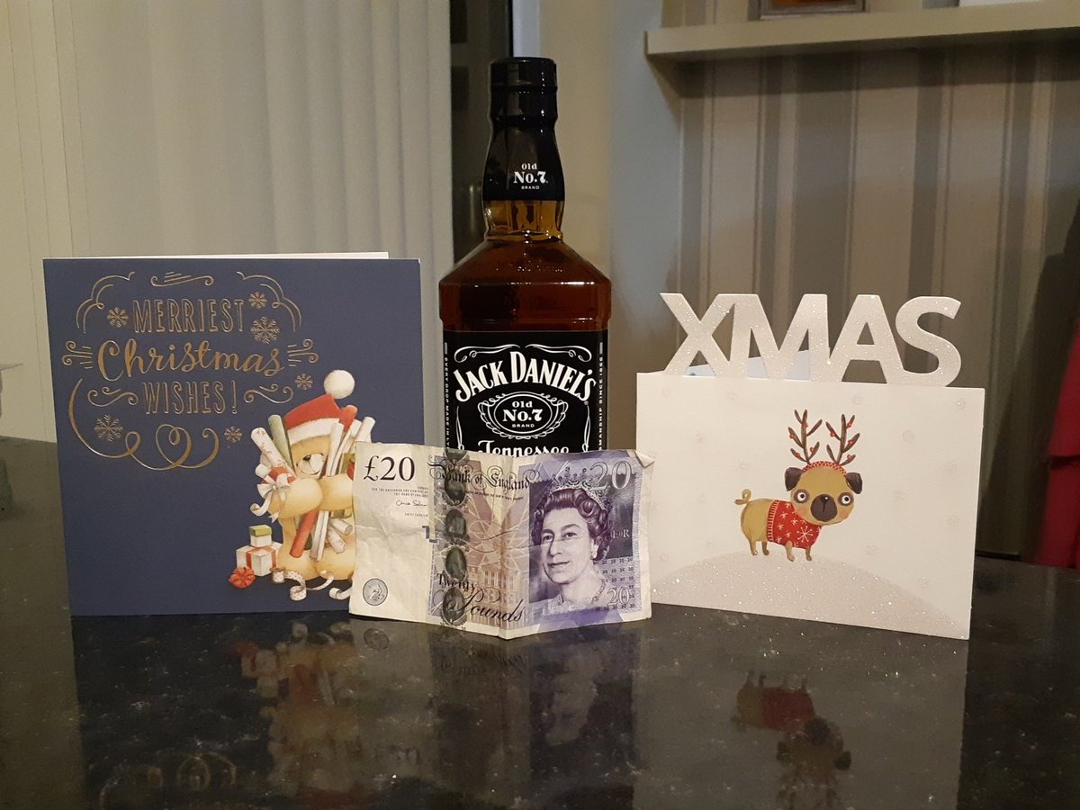 Massive THANK YOU to all my U8s at <a href="/WorsleyWolves/">Worsley Wolves JFC</a> for their kind gifts at training tonight! 
The best gift of all is watching your children run around a football pitch with a smile on their face ⚽️😄

🎅🏻🎁 Have a Merry Christmas ⚽️🐺 @EdStartMS
