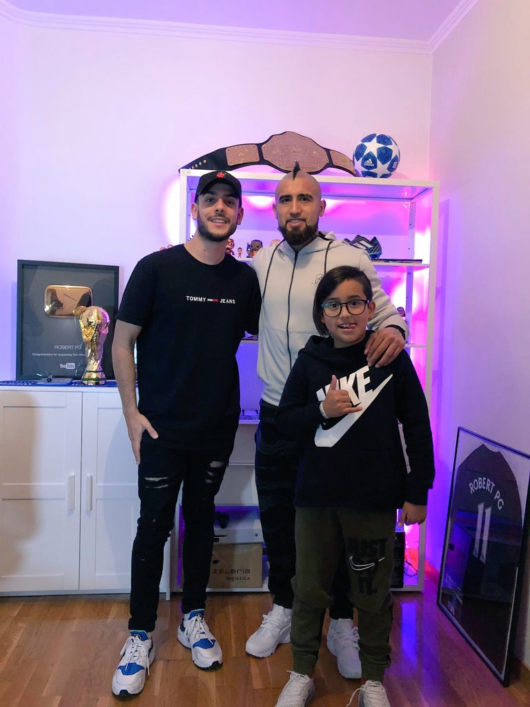 RobertPG94's tweet photo. Invitados de lujo en casa 🙈 https://t.co/ZWAk8AfiSX