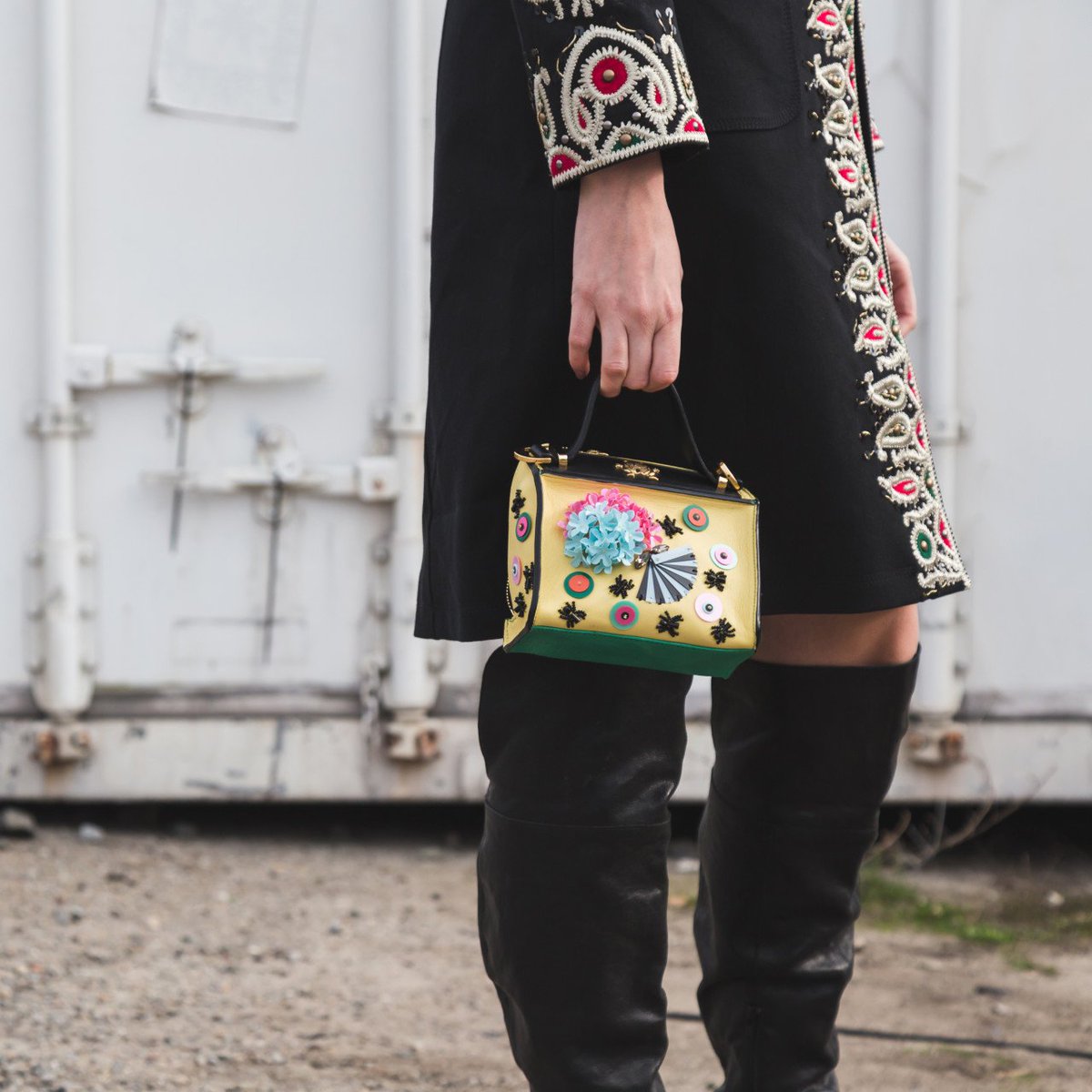 Entrupy's tweet image. Since the early 17th-century woman have been mesmerized by small decorative purses and bags featuring lively artistic designs.  There&apos;s no time like the present to add a work of art to your collec... #entrupy #entrupy #techisbetter #handbags #shopping #shoppingonline #giftsforher