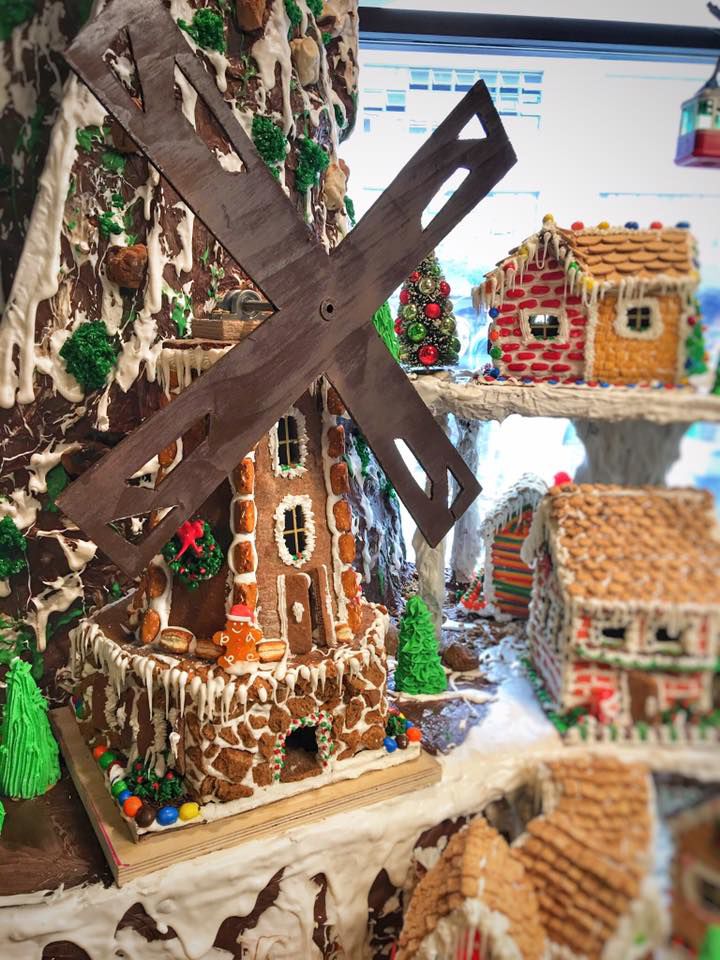 DTLBAlliance's tweet photo. Have you visited the gigantic gingerbread village at #RomeoChocolates? If you haven't, we encourage you to stop by and visit some of the new businesses celebrating their first Holiday season in Downtown Long Beach. #ShopsmallDTLB #ShopLocalLB
π°Read moreβ‘οΈ https://t.co/pWlLFnyYtj https://t.co/W2IKhzy5bg