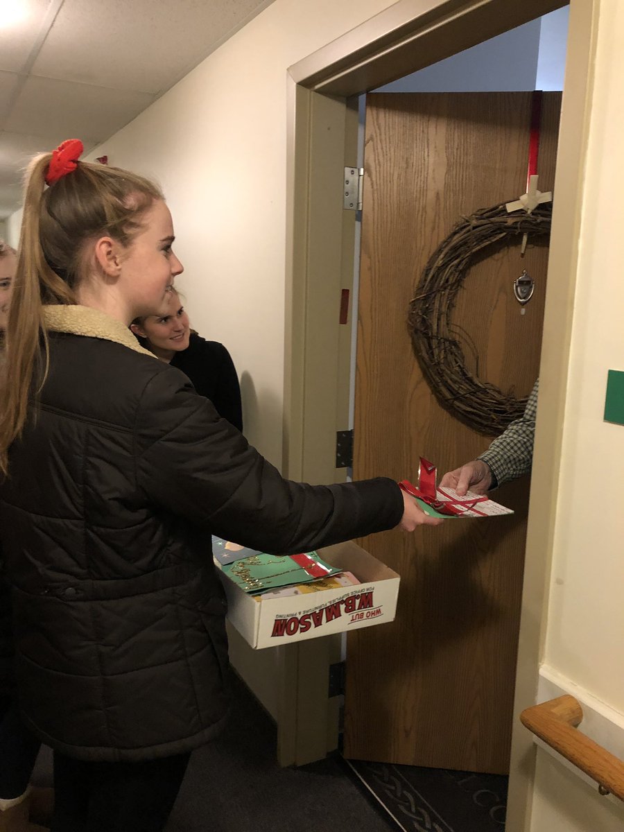 Mrs_KWillis's tweet photo. Delivered holiday cards to a local senior housing center today. #marcelluscsd #kindovermatter #otherpeoplematter #studentgovt #spreadtheholidaycheer https://t.co/DHibK8iM1b